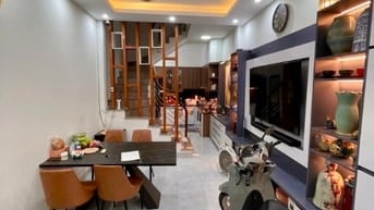 1. Bán nhà Nguyễn Văn Cừ - Nhà đẹp 4 tầng ô tô đỗ cửa, DT 41m² 