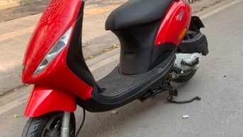 Cần bán xe Piaggio ZiP 100cc màu đỏ cờ, xe cực đep, máy êm ru, giấy tờ