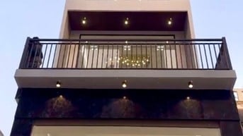 Bán nhà Ngọc Lâm mới xây:100m2x8T, MT5,5m, vị trí đắc địa KD sầm uất