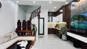 Nhà đẹp Nguyễn Sơn 36m xây 5 tầng Phố Ngọc Lâm chỉ nhỉnh 6 tỷ 