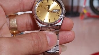 Đồng hồ seiko 5 automatic mặt vàng 