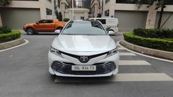 chính chủ bán toyota CAMRY 2,0G sản xuất 2020 như mới