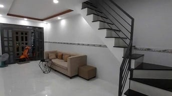 bán nhà q1 đường cao bá nhạ , giá 3.8 tỷ 30m2 2pn gân phố Bùi Viện