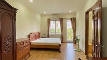 Cho thuê căn hộ ngõ 135 Đội Cấn Ba Đình view hồ Đầm Tròn 