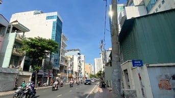 Cho thuê nhà MT Đào Duy Anh, P.9, Q. PN. DT 10x30m. Trệt 3L Giá 80tr