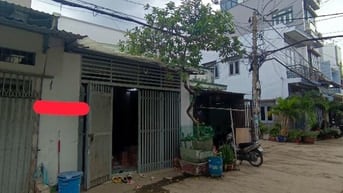 Nhà cần bán , hẻm rộng , thông tứ hướng