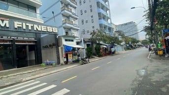 Cần bán gấp nhà và đất mặt tiền đường Lý Phục Man . quận 7.  