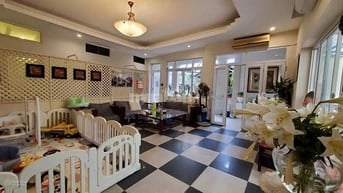 BÁN NHÀ MẶT ĐƯỜNG LẠC LONG QUÂN, DT 199M2, MT 4,7M