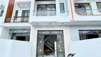 Nhà sổ hồng riêng, đường 5m, xung quanh dân cư hiện hữu