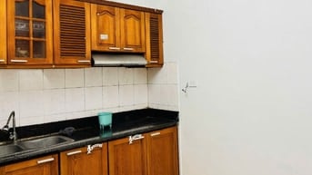 CHO THUÊ CĂN HỘ tập thể tầng 5 khu Ngọc Khánh, DT 50m2, 2 phòng ngủ