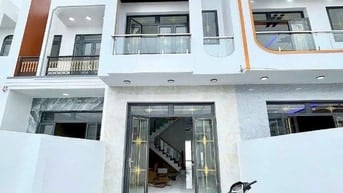 Bán nhà ngộp, sổ hồng riêng gần chợ Bình Chánh