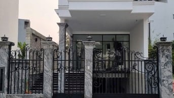 Cho thuê nhà mới xây, sàn trống, có thang máy ngay Đảo Kim Cương, Q2