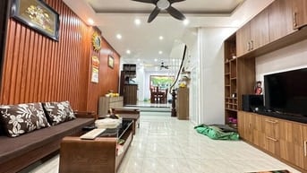 Bán Nhà Phố Quan Nhân - 50m x 3 Tầng - Gần Phố Giá 7,7 Tỷ