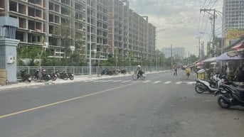 Bán đất gần Kenton note , cách MT Lê Văn Lương 100m DT: 6x16 .Giá:4,8T