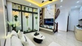 Cần bán nhà ở  Huỳnh Thúc Kháng, Đống Đa  45m2 5 tầng giá 6,6 tỷ