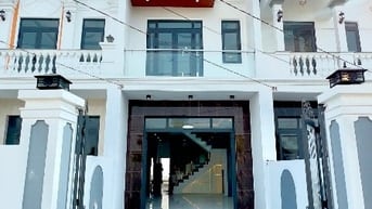 Nhà gần 150m2, mặt tiền đường kinh doanh, sổ hoàn công