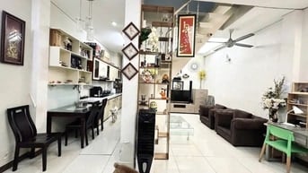 Nhà hẻm 4m cần bán đường Trương Quyền, view Công Viên, 2ty450/40m2