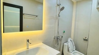 cần bán nhà ở  Huỳnh Thúc Kháng, Đống Đa 70m2 6 tầng thang máy