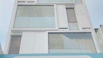 Chính chủ cho thuê nhà 186-186A Cách Mạng Tháng 8, Quận 3, DTSD: 780m2