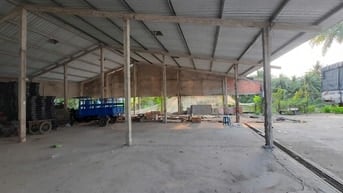 Thuê Kho Xưởng mặt tiền QL1A, dt ~2000m2 có bãi xe, Trạm điện 3 pha