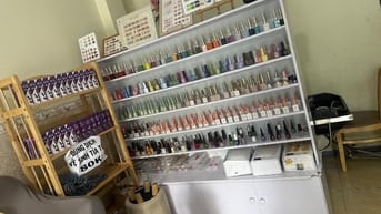 Sang nhượng tiệm nail,gội đầu, trang điểm