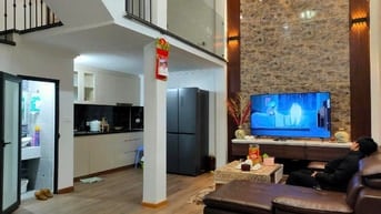 Bán nhà 8,3 tỷ full nội thất, sát mặt phố kinh doanh sầm uất.