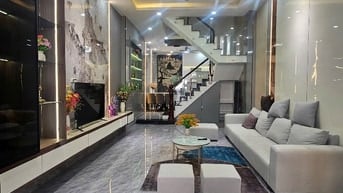 BÁN NHÀ ĐẸP LUNG LINH THANG MÁY  FULL NỘI THẤT CAO CẤP  PHẠM VĂN CHIÊU