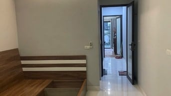 cho thuê 1 phòng tầng 3 khép kín tại ngõ 465 Đội Cấn gần Cầu Giấy, HQV