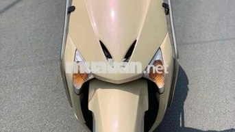 Xe honda Lead 2011 màu kem len ken mới 95 %