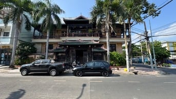BIỆT THỰ GỖ LIM - TRUNG TÂM XA HOA QUẬN 6 NGAY BÌNH PHÚ  - ĐẲNG CẤP