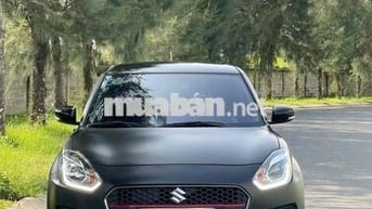 Suzuki Swift 2020 màu đen mờ đi ít.