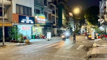 NHÀ VỊ TRÍ GÓC 42M2 NGÔ QUYỀN, Q.10