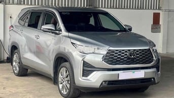 Bán Toyota Innova Cross 2023 HEV - 8000 km zin 99%