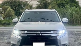 Bán gấp Outlander 2022 Pre Full option xe Zin 99%
