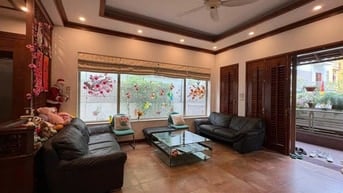 Cho thuê nhà phố Âu Cơ, Tây Hồ, có thang máy