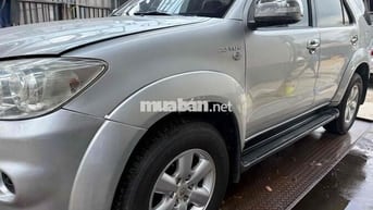 Toyota Fortuner 2010 2.7V 4x4 AT - 120000 km