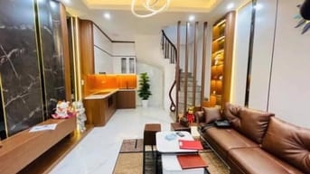 Nhà Đẹp Gần Đường Lĩnh Nam, Hoàng Mai 30m, 5 tầng, mt 4.6m, giá 5.8 tỷ