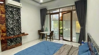 Studio tách bếp 45m2 có ban công ngắm đường phố Tân Bình