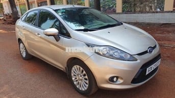 Ford Fiesta 2011 1.6 AT Sedan Xe Rin