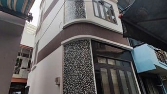 Góc Hẻm an ninh Lý Thái Tổ,4PN,vào ở ngay,gần Bệnh viện,Vòng xoay