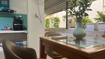 Nhà riêng 2 tầng DTSD 60m2 – chỉ 10 bước chân tới Hồ Tây 