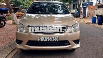 Toyota Innova 2012 E - 12345 km