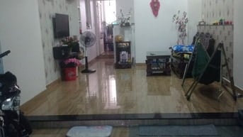 Ban nha mat tien khu dan cu ten lua .khu vuc mua ban sam uat gan cho