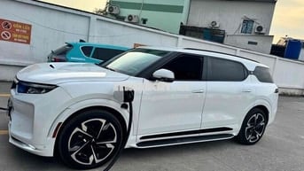 VinFast VF9 2024 - Trắng