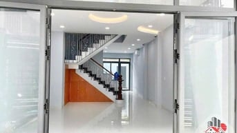 Nhà 5x19 3 lầu 6pn 7wc 8 máy lạnh , gần Hoà Bình, Đầm Sen