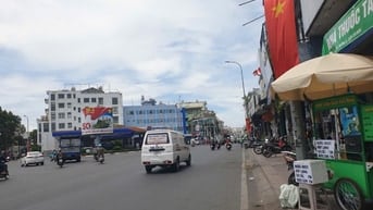 Bán nhà trung tâm Quận Tân Bình, mặt phố Lạc Long Quân, vị trí thoáng