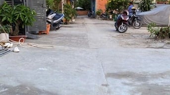Nhà SHC đường 6m dt  3m x 13m khu  dân cư 