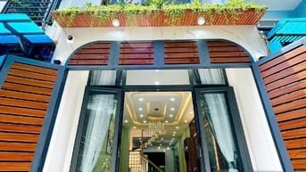 Nhà đẹp cần bán giá 2 tỷ400 Đoàn Văn Bơ P14 Q4. DT 40m² sổ hồng riêng