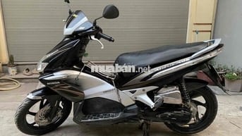 GIA ĐÌNH BÁN XE AIIRBLADE ĐỜI CUỐI 2010 FI NGUYÊN