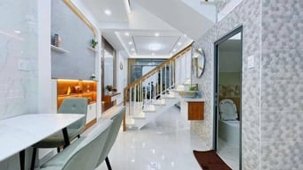 Bán gấp nhà TB 50m2 ở Thành Mỹ giá 1ty199, Shr bao phí, hxh thoáng mát
